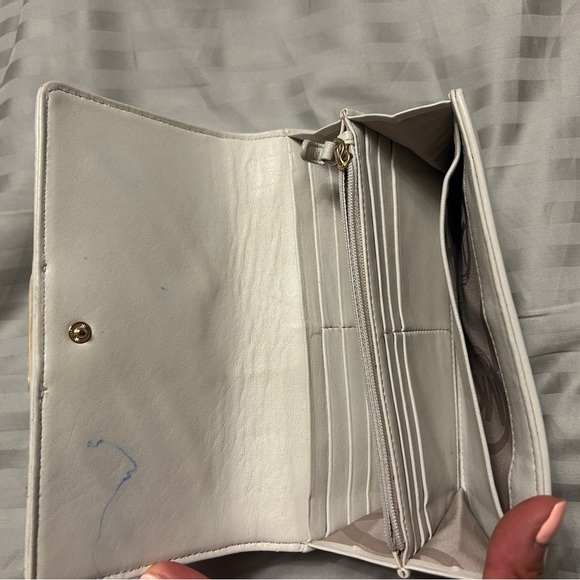 Micheal Kors Wallet - Picture 3 of 7